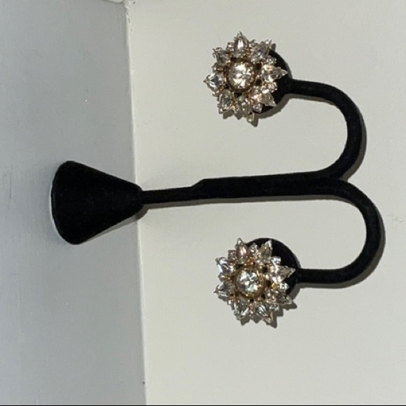 Retro Clip On Earrings Brilliantly Sparkly Stones and Gold-Tone Metal - Picture 8 of 12